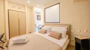 1 多间卧室、办公桌、隔音、旅行婴儿床