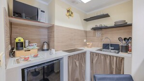 茶具/咖啡用具、冰箱、微波炉、炉灶