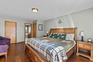 5 slaapkamers, een bureau, een strijkplank/strijkijzer, wifi