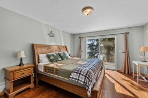 5 bedrooms, desk, iron/ironing board, WiFi