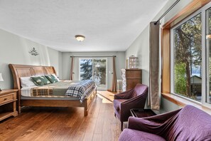 5 bedrooms, desk, iron/ironing board, WiFi