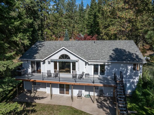 Dog-Friendly Lakeview Home w/ Canoes & Game Room