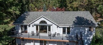 Dog-Friendly Lakeview Home w/ Canoes & Game Room