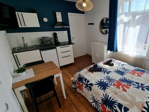 1 bedroom, iron/ironing board, Internet, bed sheets