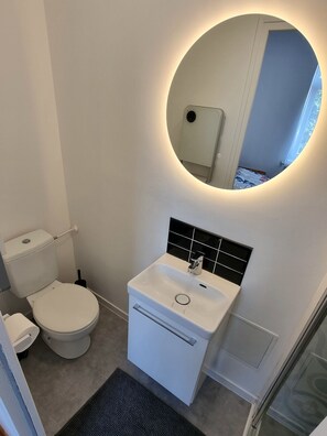 Towels, toilet paper