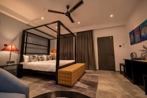 Habitación Deluxe doble, 1 cama de matrimonio grande | Minibar, escritorio, tabla de planchar con plancha y wifi gratis