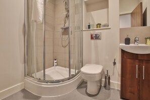 Apartment, 1 Bedroom, Non Smoking, City View | Bathroom - Student Only Dean Clarke Lofts (Exeter)