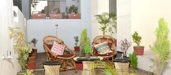Shivoham Homestay| Your Private Bungalow| Luxe and Cosy 2BHK with Parking & Lawn