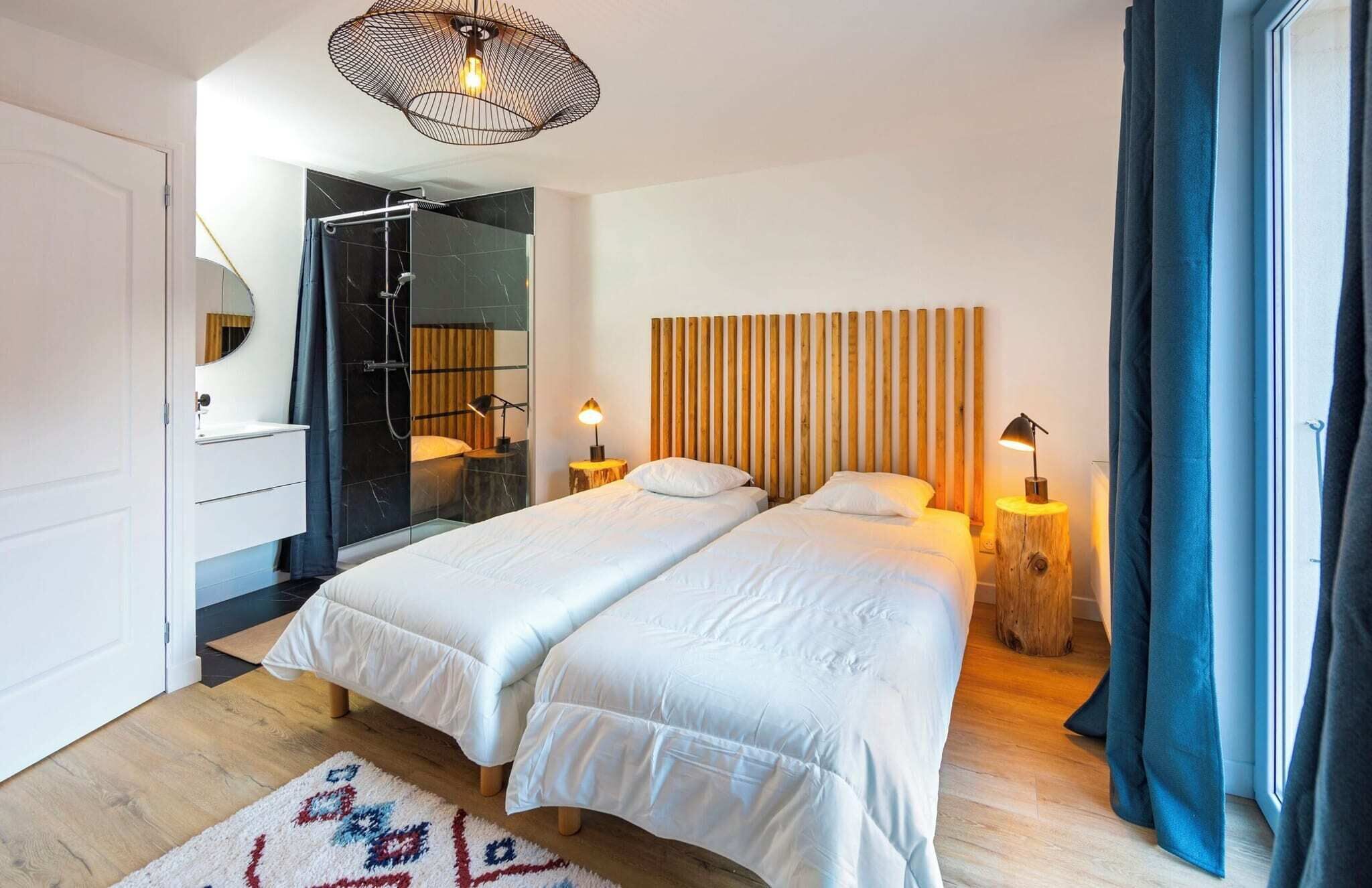 10 chambres, accès Internet, draps fournis
