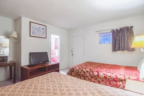 Rum - 2 queensize-sängar | Skrivbord, gratis wi-fi och sängkläder