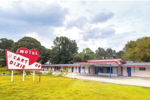 Property entrance - Hotel O Heart of Dixie Dadeville AL HWY 280 (Dadeville)