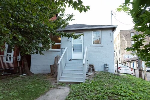 Cozy Fully Furnished Home in the Heart of Downtown