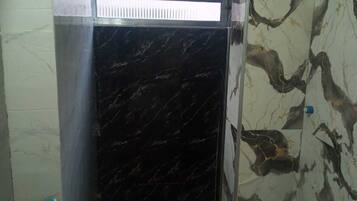 Toalhas de banho, papel higiênico