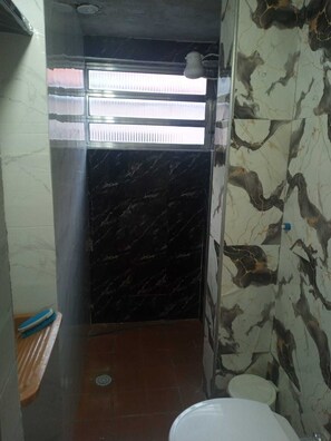 Toalhas de banho, papel higiênico