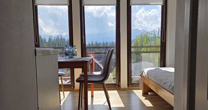 Cozy Mountain Room with Stunning Views and Private Balcony for Your Perfect Stay