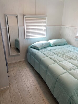 2 bedrooms, bed sheets