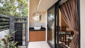 Deluxe Apartment, 1 Bedroom, Kitchen, Garden View | Terrace/patio