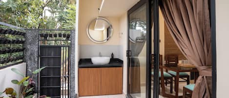 Deluxe-lejlighed - 1 soveværelse - køkken - udsigt til have | Terrasse/gårdhave