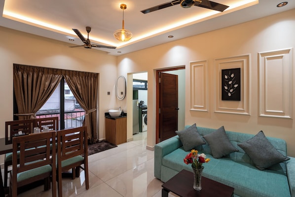 Basic Apartment, 1 Bedroom, Kitchen, City View | Living area