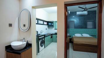 Apartamento básico, 1 quarto, cozinha, vista para a cidade | Área de estar