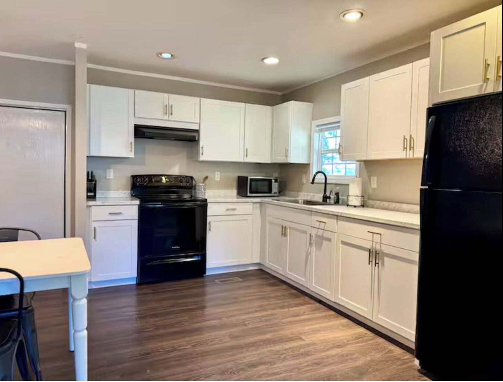 電子レンジ、オーブン、コンロ