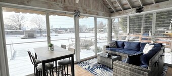 Updated Waterfront. Dog friendly. Private cove