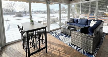 Updated Waterfront. Dog friendly. Private cove