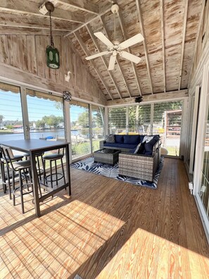 Interior - Winter Oasis! Updated Waterfront. Dog friendly. Private cove (Lake Hopatcong)