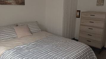 1 habitación, wifi y ropa de cama