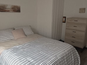 WiFi, bed sheets