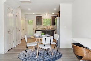 Dining - King 3BR Townhouse Mins to Cary NC State (Raleigh)
