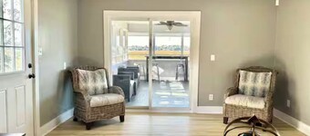 Whispering Shoals - Sleeps 6 - Waterfront home