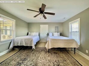 2 bedrooms, iron/ironing board, WiFi, bed sheets - Whispering Shoals - Sleeps 6 - Waterfront home (Beaufort)
