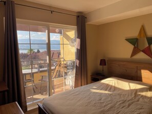 1 bedroom, bed sheets