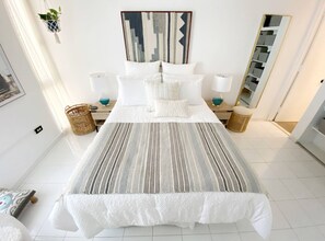 1 bedroom, iron/ironing board, WiFi, bed sheets - Ocean View One-Bedroom in Heart of Condado (San Juan)