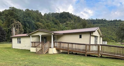 Ritter Lumber Yard. 4BR mobile home in Cornettsville, KY