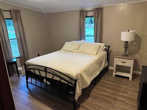 4 bedrooms, free WiFi, bed sheets
