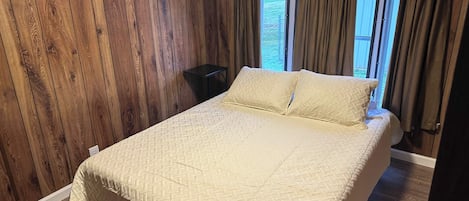 4 makuuhuonetta, ilmainen Wi-Fi, vuodevaatteet