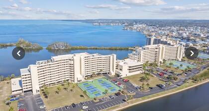 Cozy 2-bedroom condo with heated pool, fitness room, game room, Gulf Front