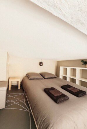 1 habitación, tabla de planchar con plancha, wifi y ropa de cama 