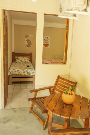 Habitación triple estándar | Área de sala de estar