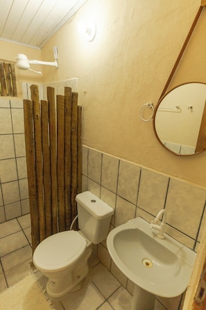 Standard-Dreibettzimmer | Badezimmer