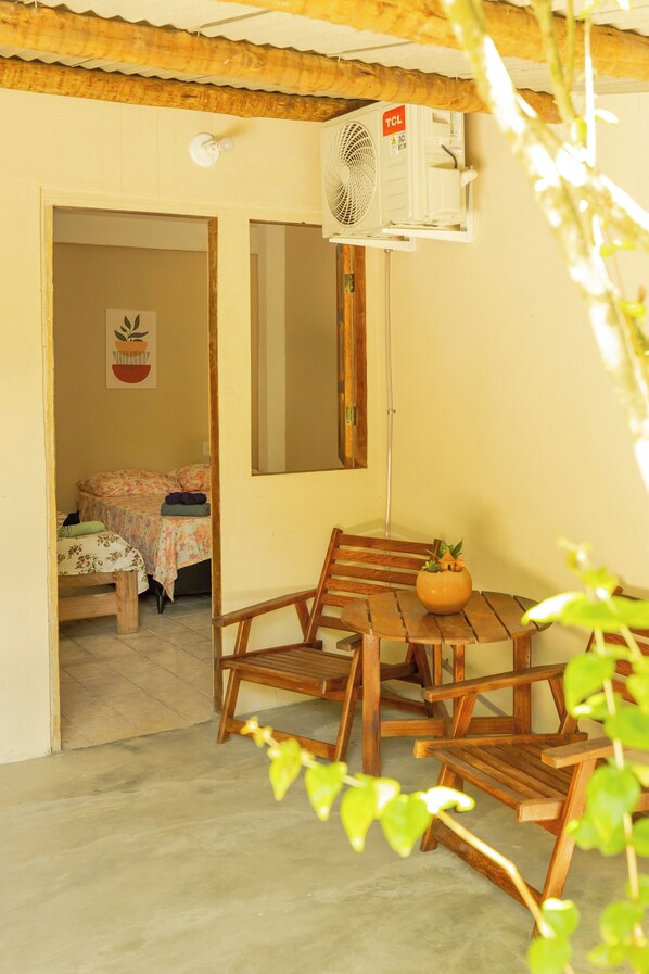 Standard Triple Room | Living area