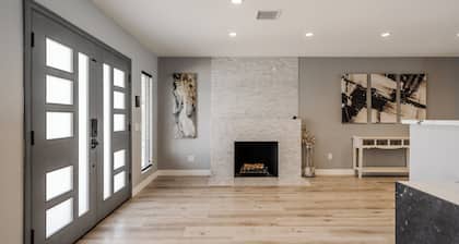 Luxury Summer Getaway in Encino