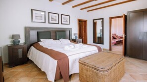 4 bedrooms, iron/ironing board, travel cot, WiFi