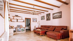 TV, fireplace, DVD player, stereo