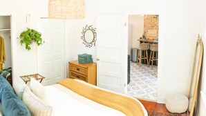 1 bedroom, iron/ironing board, internet, bed sheets