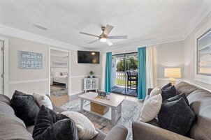 Condo, Multiple Beds (Bayview 59) | Living area