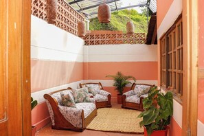 House, 5 Bedrooms, Smoking, Private Pool | Balcony