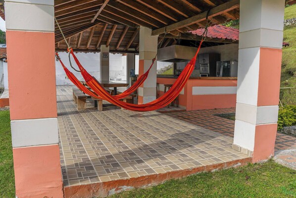 House, 5 Bedrooms, Smoking, Private Pool | Outdoor dining
